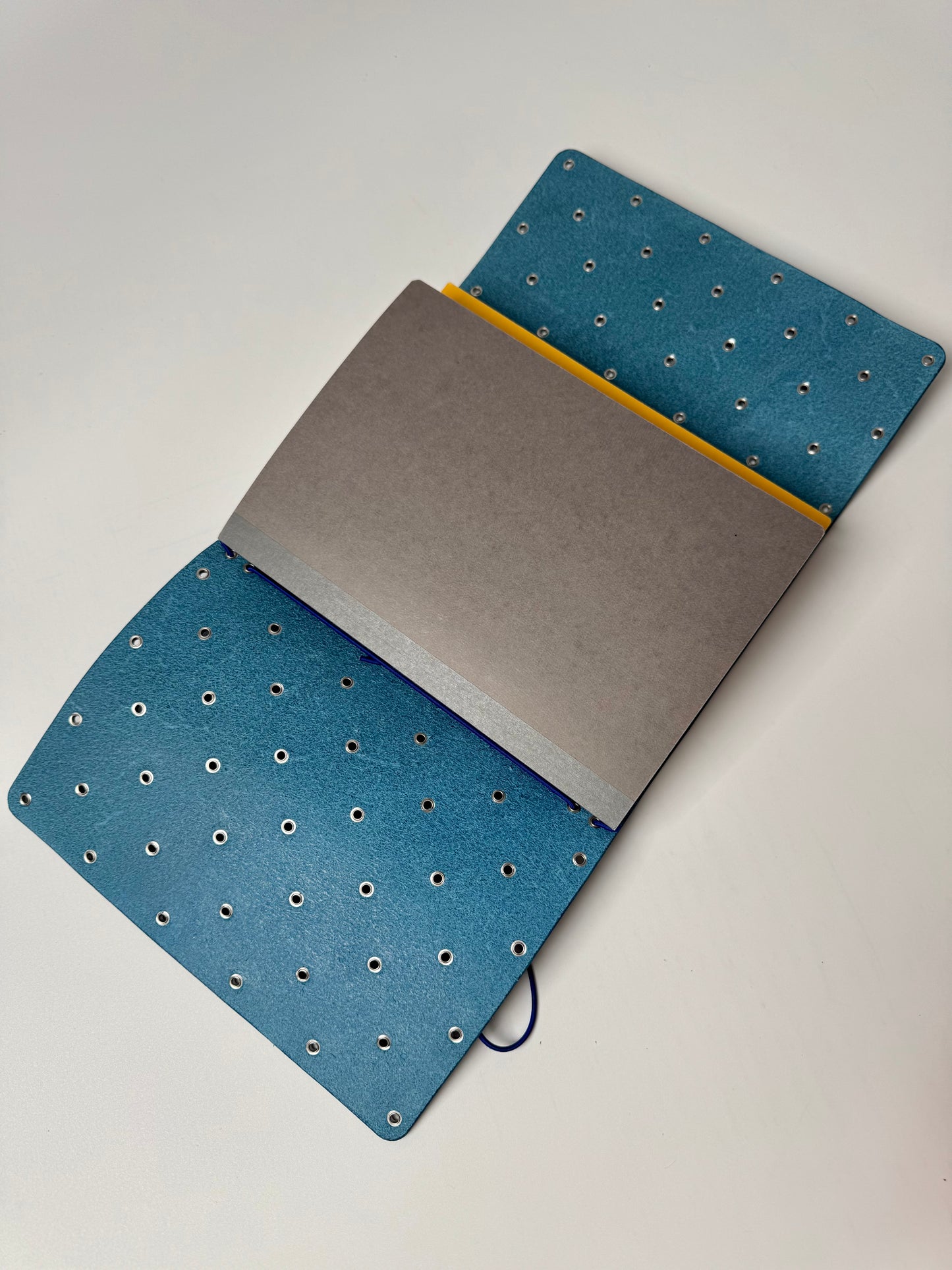 Trifold Grommet Cover B6